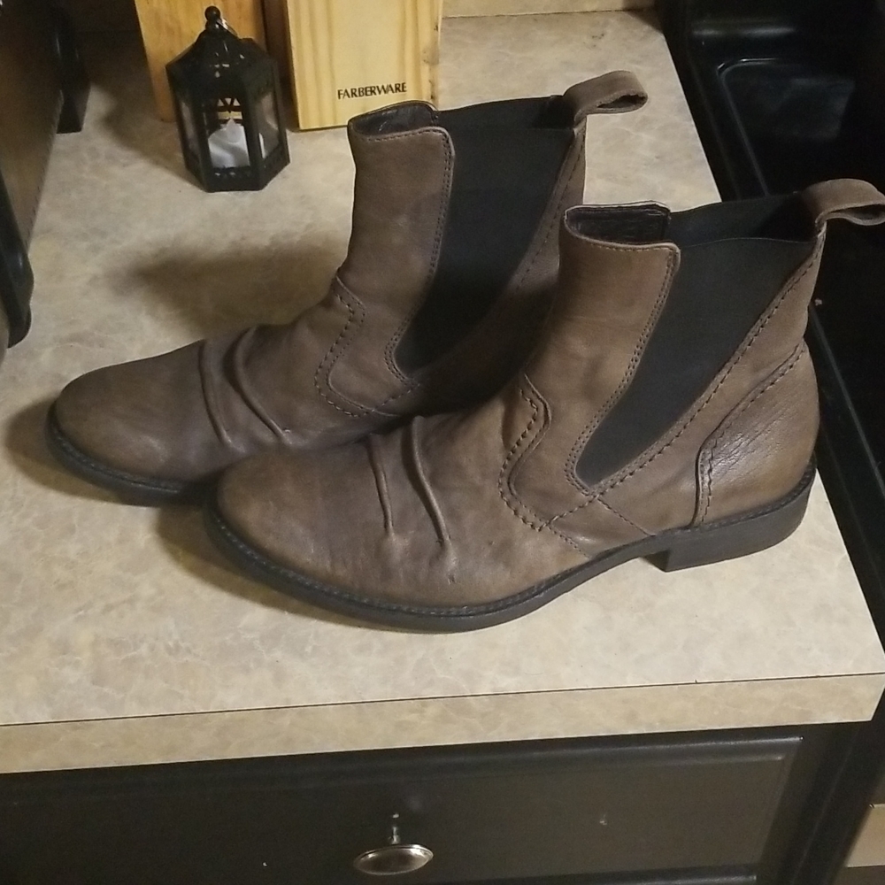 GENUINE ITALIAN LEATHER boots European size 40